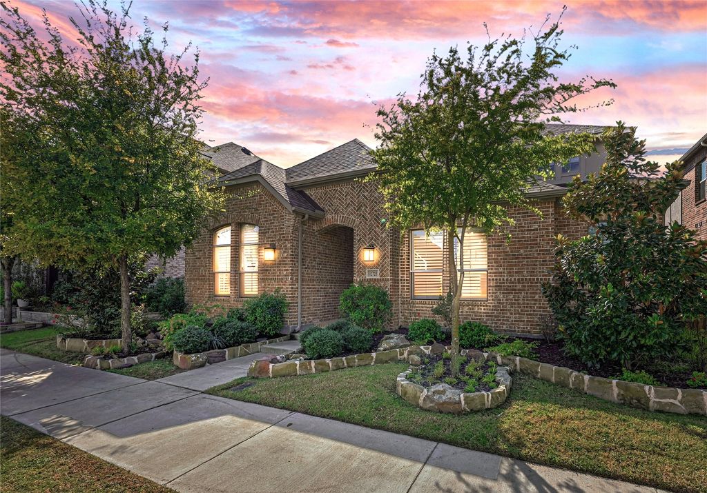 12725 Royal Oaks Lane, Farmers Branch, TX 75234