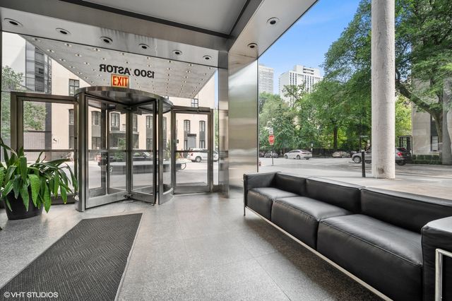 1300 N Astor Street 8B, Chicago, IL 60610