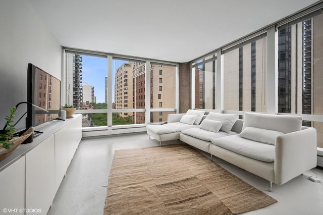1300 N Astor Street 8B, Chicago, IL 60610