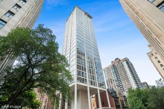 1300 N Astor Street 8B, Chicago, IL 60610