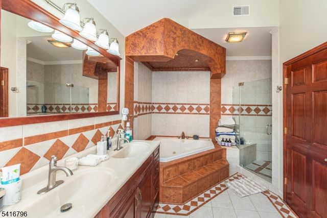 35 Waughaw Rd, Montville Twp., NJ 07082