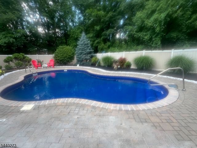 35 Waughaw Rd, Montville Twp., NJ 07082