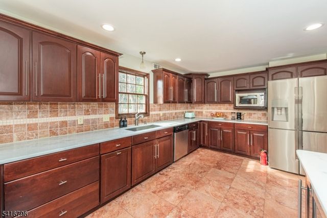 35 Waughaw Rd, Montville Twp., NJ 07082