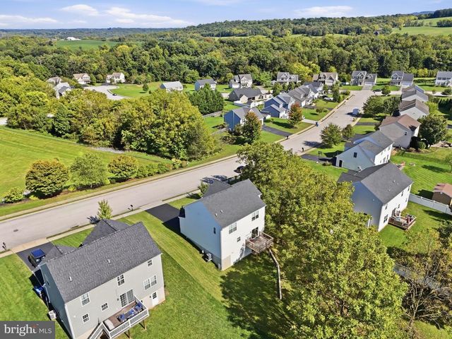 160 PAYNE DR, Mount Wolf, PA 17347