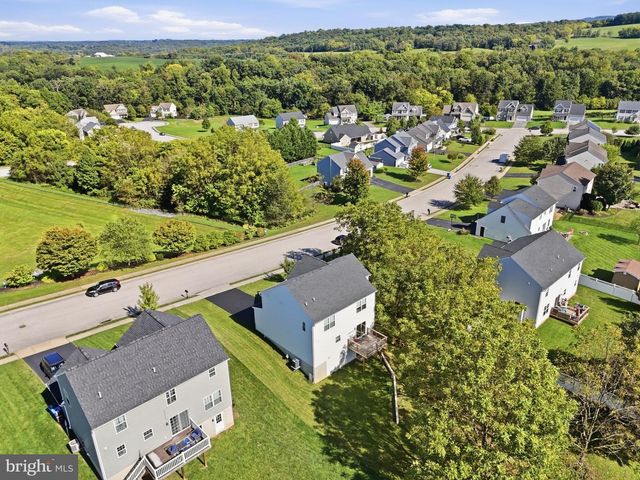 160 PAYNE DR, Mount Wolf, PA 17347