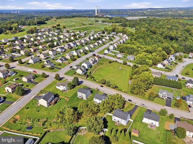 160 PAYNE DR, Mount Wolf, PA 17347