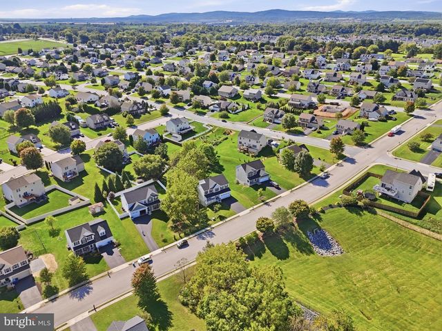 160 PAYNE DR, Mount Wolf, PA 17347