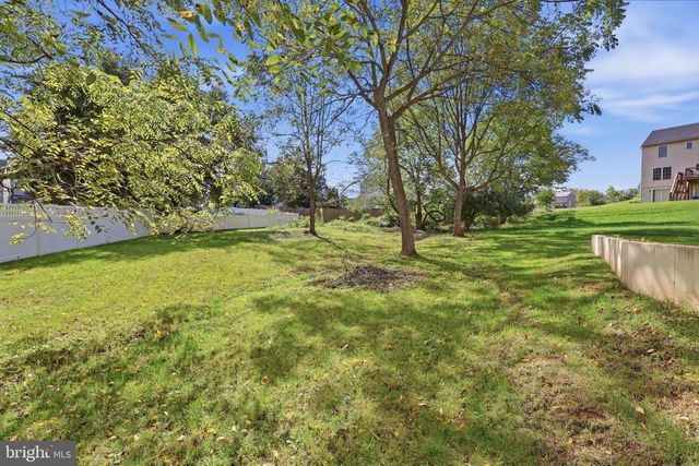 160 PAYNE DR, Mount Wolf, PA 17347