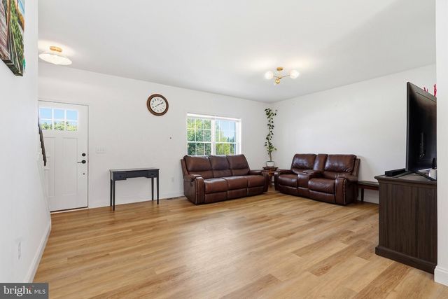 160 PAYNE DR, Mount Wolf, PA 17347