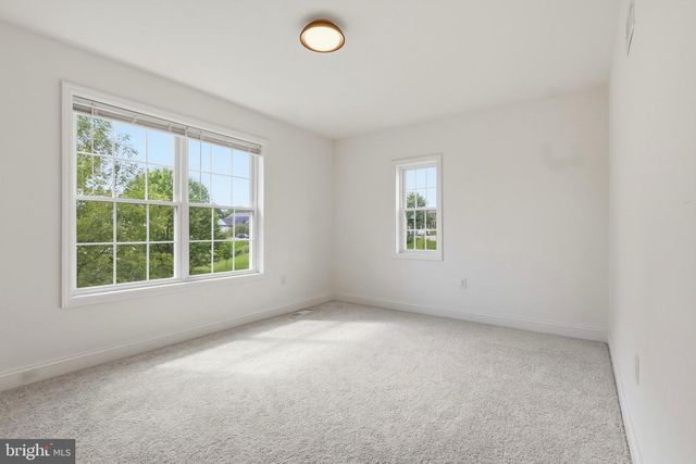 160 PAYNE DR, Mount Wolf, PA 17347