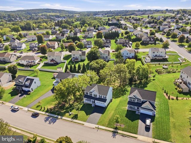 160 PAYNE DR, Mount Wolf, PA 17347