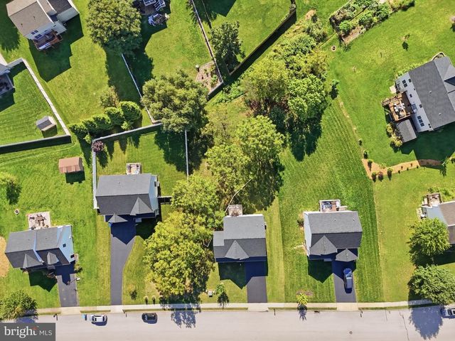 160 PAYNE DR, Mount Wolf, PA 17347