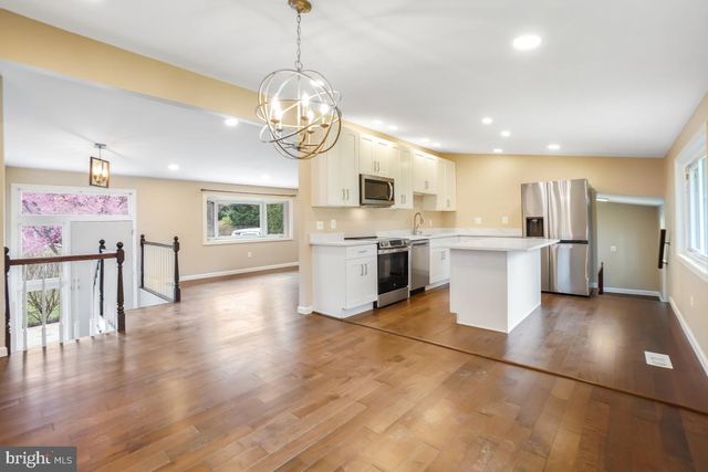 6212 LONG MEADOW DR, Sykesville, MD 21784