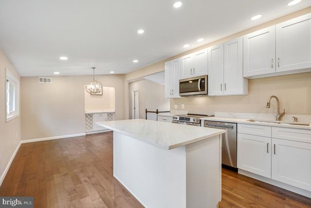 6212 LONG MEADOW DR, Sykesville, MD 21784