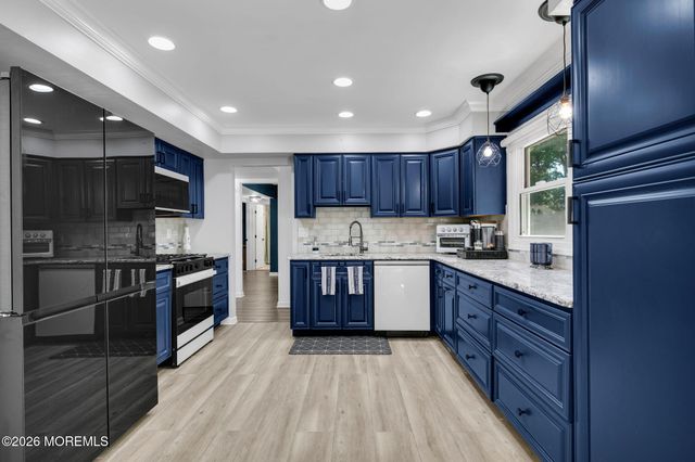 35 Lisa Drive, Hazlet, NJ 07730