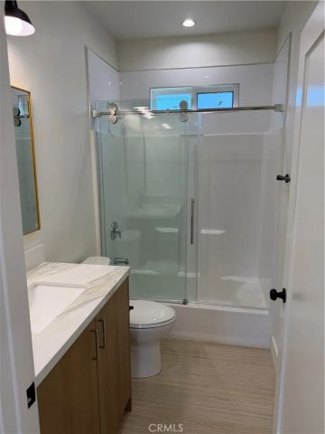 8823 Delco Ave, Winnetka, CA 91306