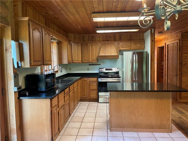 190 Sara Lane, Kennerdell, PA 16374