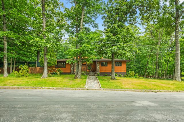 11 Cliff Court, Monroe, NY 10950