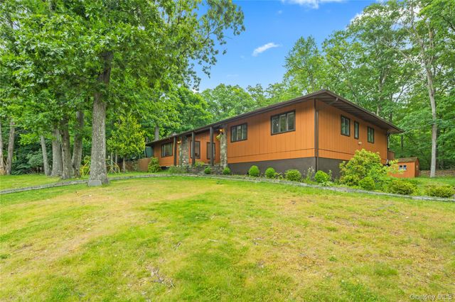 11 Cliff Court, Monroe, NY 10950