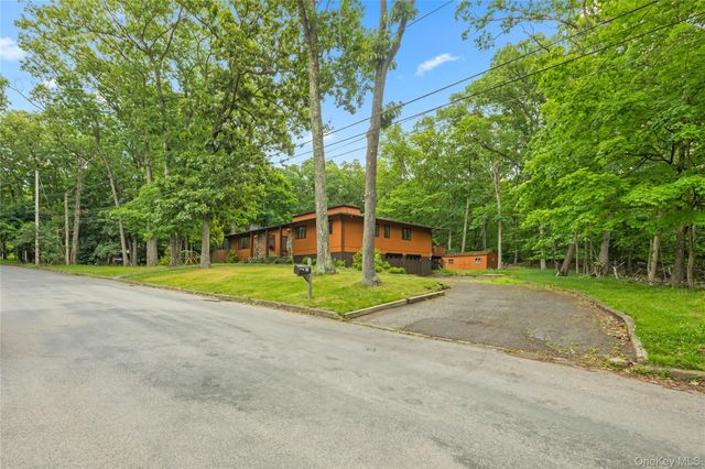 11 Cliff Court, Monroe, NY 10950