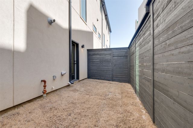 2908 Hawthorne Avenue 104, Dallas, TX 75219