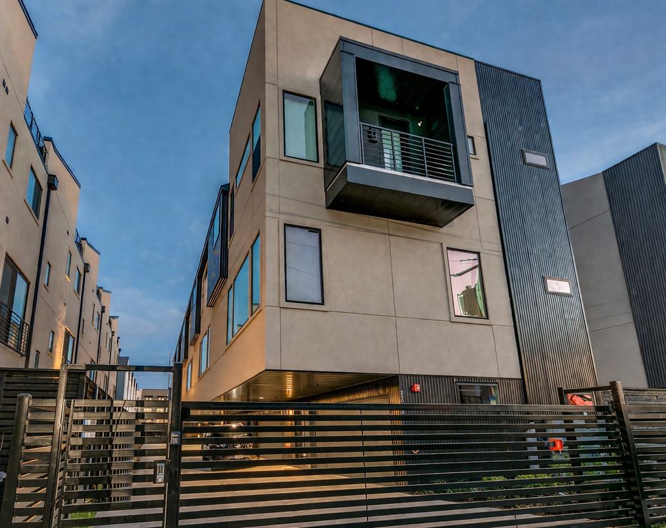 2908 Hawthorne Avenue 104, Dallas, TX 75219