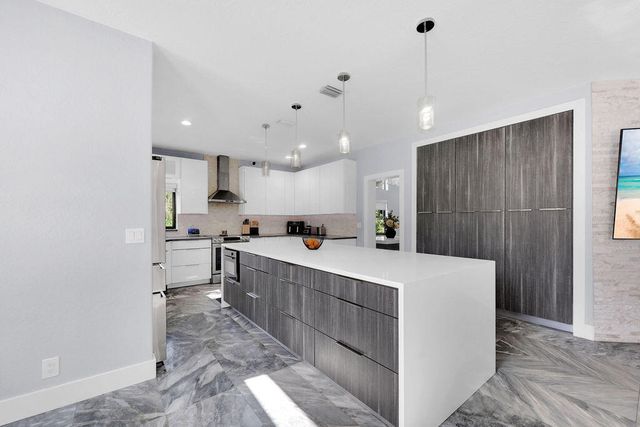 3541 Carlton Lane, Davie, FL 33330