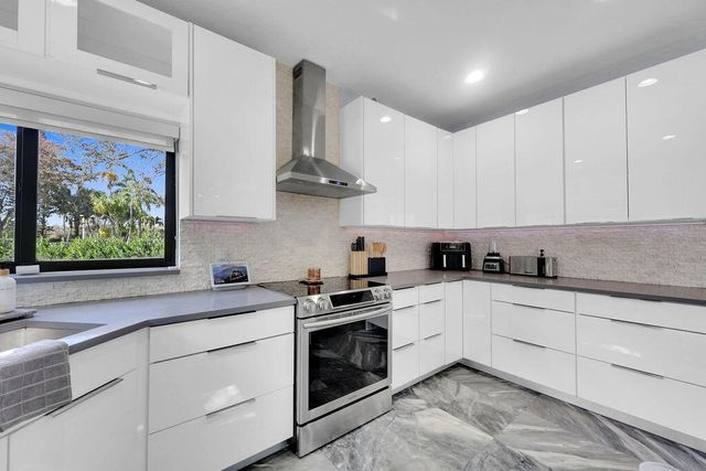 3541 Carlton Lane, Davie, FL 33330