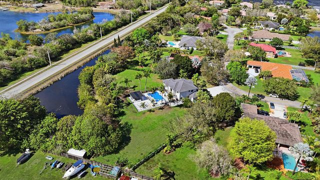 3541 Carlton Lane, Davie, FL 33330