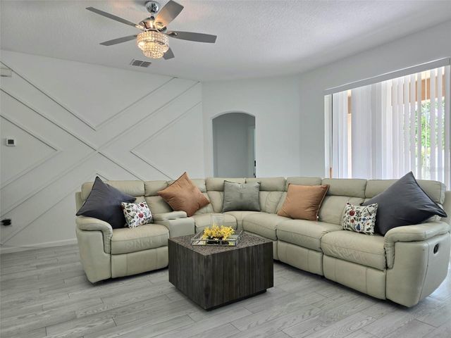 625 DISA DRIVE, Davenport, FL 33837