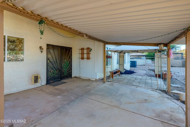 8941 N Willeta Drive, Tucson, AZ 85743