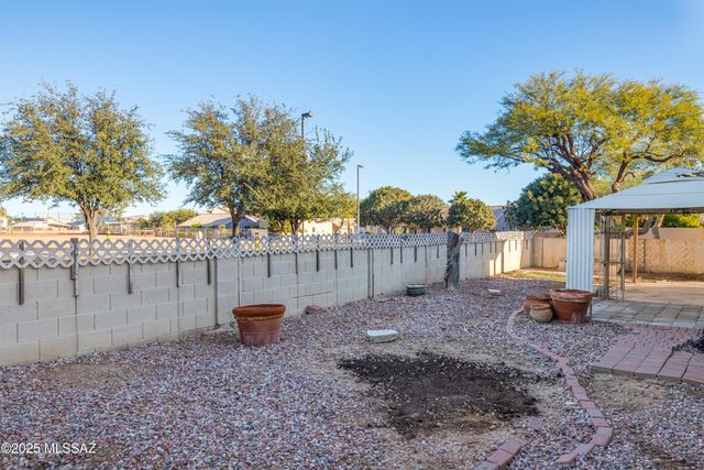 8941 N Willeta Drive, Tucson, AZ 85743