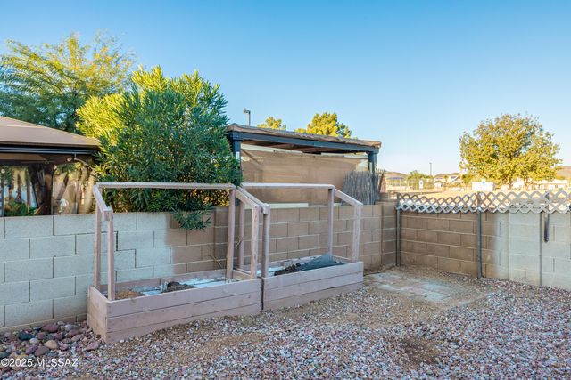 8941 N Willeta Drive, Tucson, AZ 85743