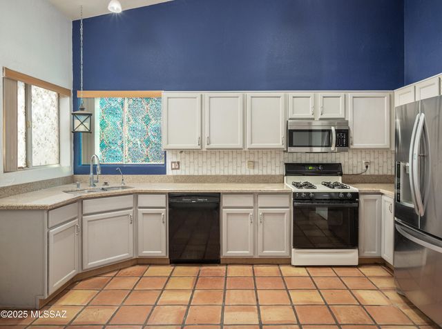 8941 N Willeta Drive, Tucson, AZ 85743