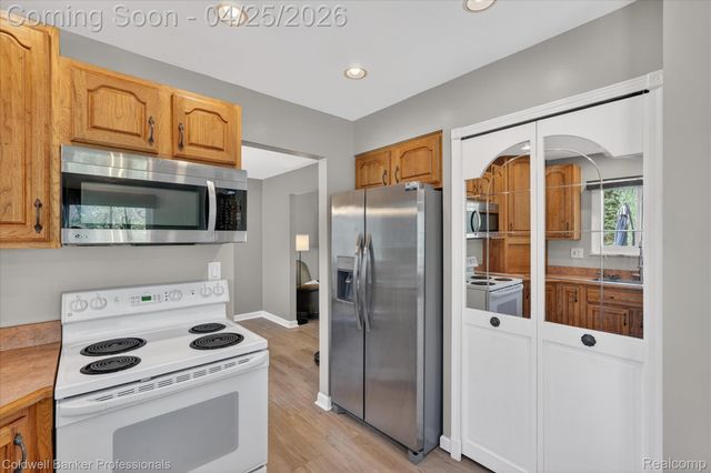 8303 Belle Bluff Drive, Grand Blanc Charter Township, MI 48439