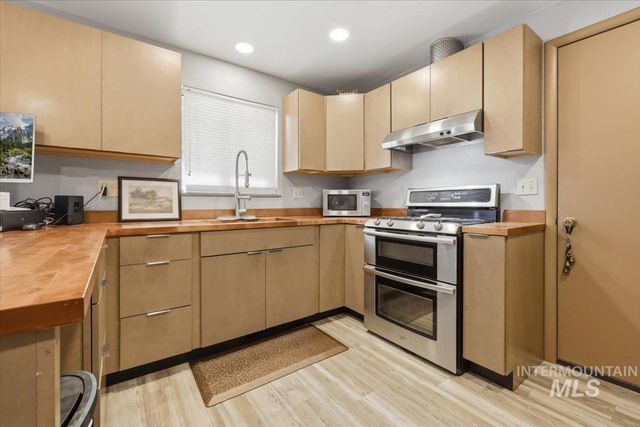 8734 Austin, Garden City, ID 83714
