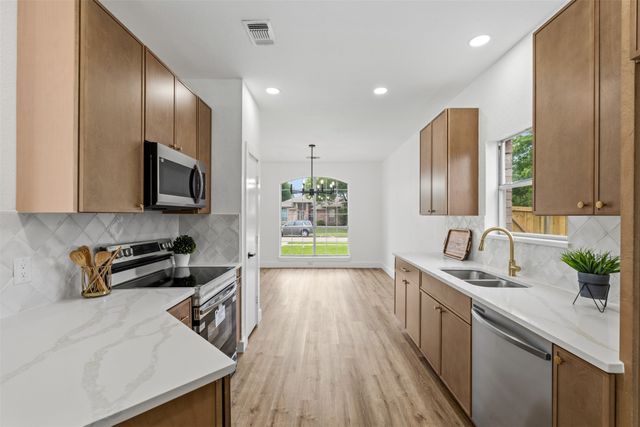 2712 Pioneer Lane, Lancaster, TX 75146