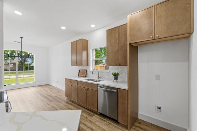 2712 Pioneer Lane, Lancaster, TX 75146