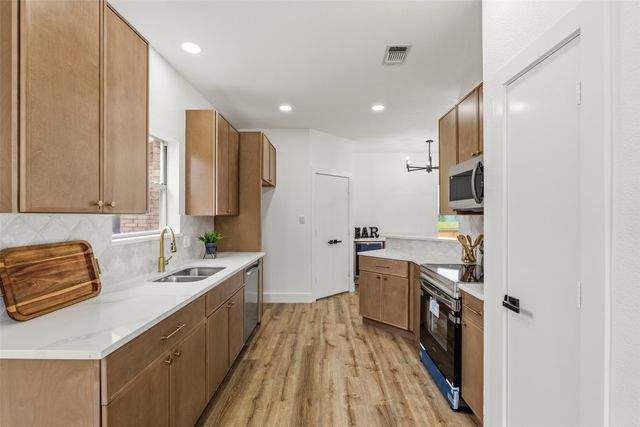 2712 Pioneer Lane, Lancaster, TX 75146