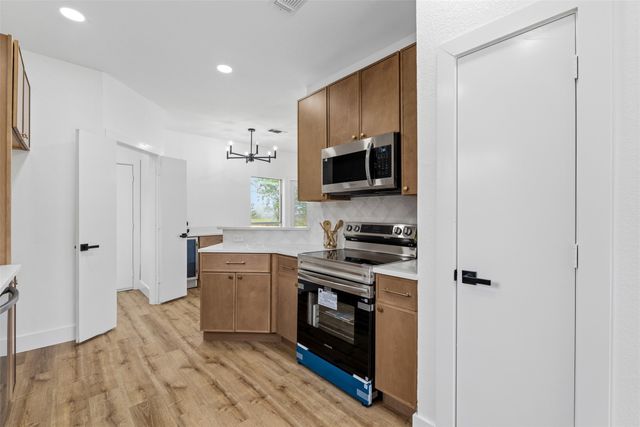 2712 Pioneer Lane, Lancaster, TX 75146