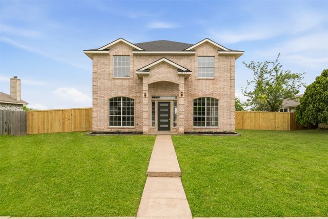 2712 Pioneer Lane, Lancaster, TX 75146