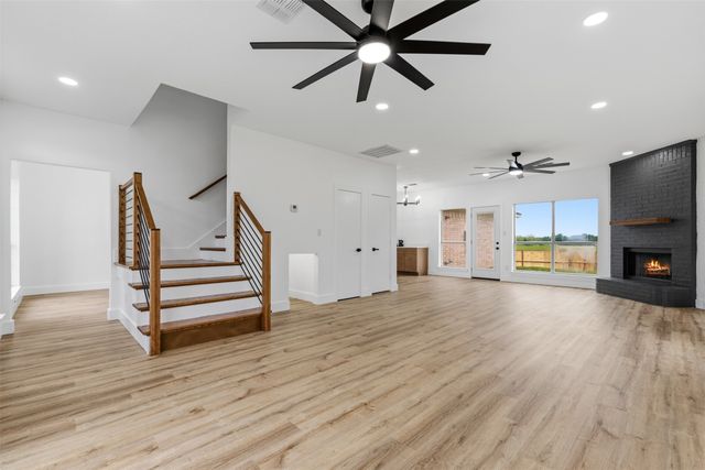 2712 Pioneer Lane, Lancaster, TX 75146