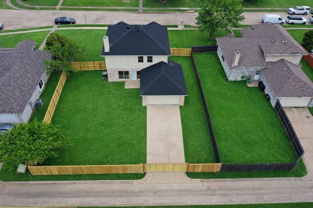 2712 Pioneer Lane, Lancaster, TX 75146