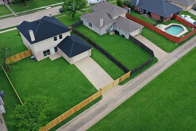 2712 Pioneer Lane, Lancaster, TX 75146