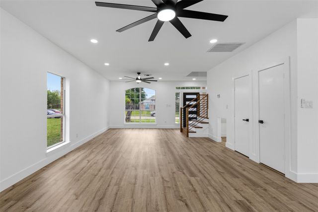 2712 Pioneer Lane, Lancaster, TX 75146