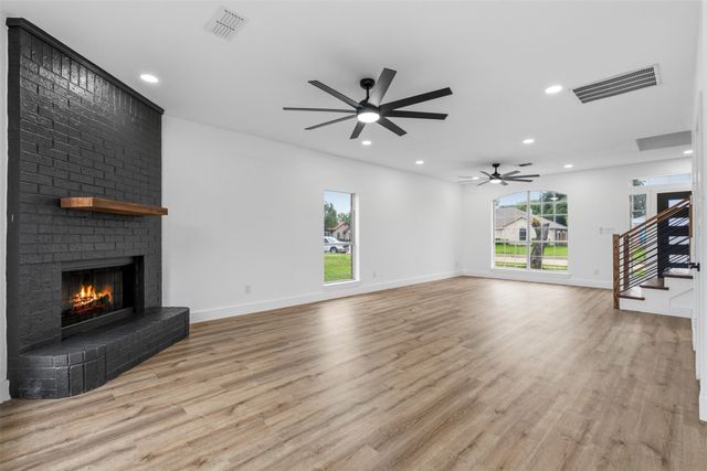 2712 Pioneer Lane, Lancaster, TX 75146