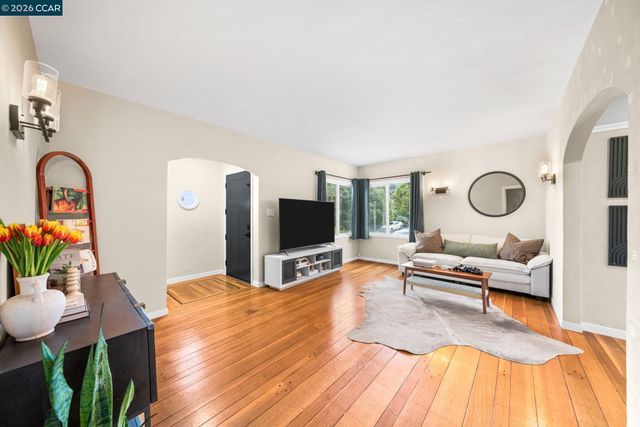 3649 Shone Ave, Oakland, CA 94605