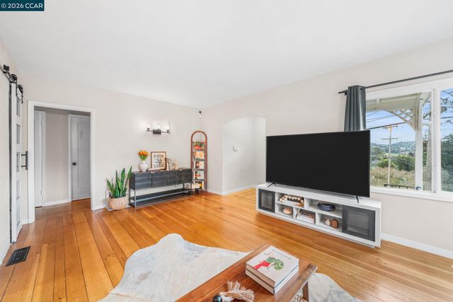 3649 Shone Ave, Oakland, CA 94605