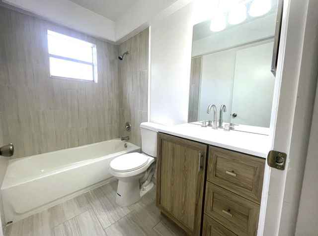 222 Piedmont E, Delray Beach, FL 33484