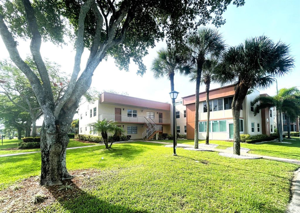 222 Piedmont E, Delray Beach, FL 33484